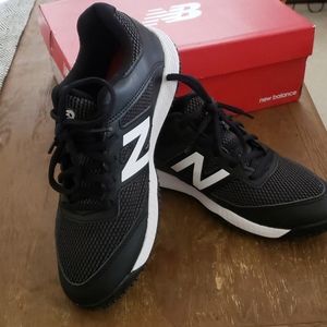 New Balance Boys shoes size 4
